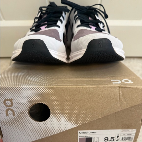 On Cloud Cloudrunner Women's Shoes - Black and purple - Picture 5 of 8